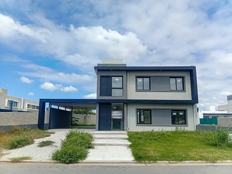 PRADOS DE MANANTIALES - casa a estrenar con gran terreno