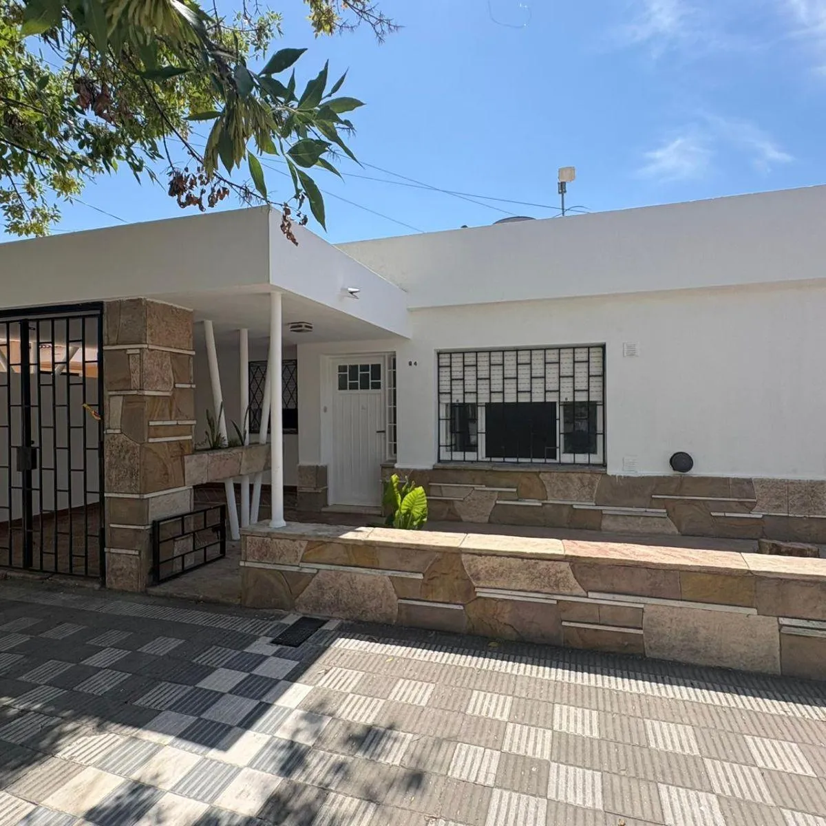 Imperdible Casa 3 Dorm. Zona Residencial