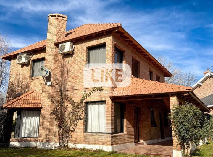 Casa · 230m² · 7 Ambientes