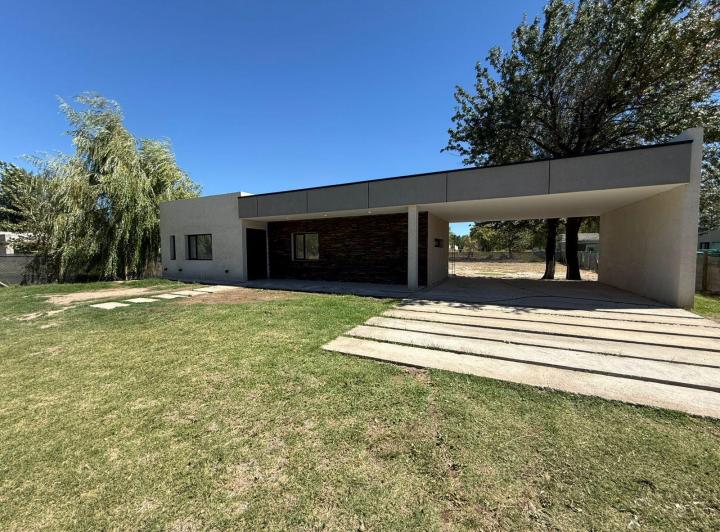 Casa · 172m² · 5 Ambientes · 1 Cochera