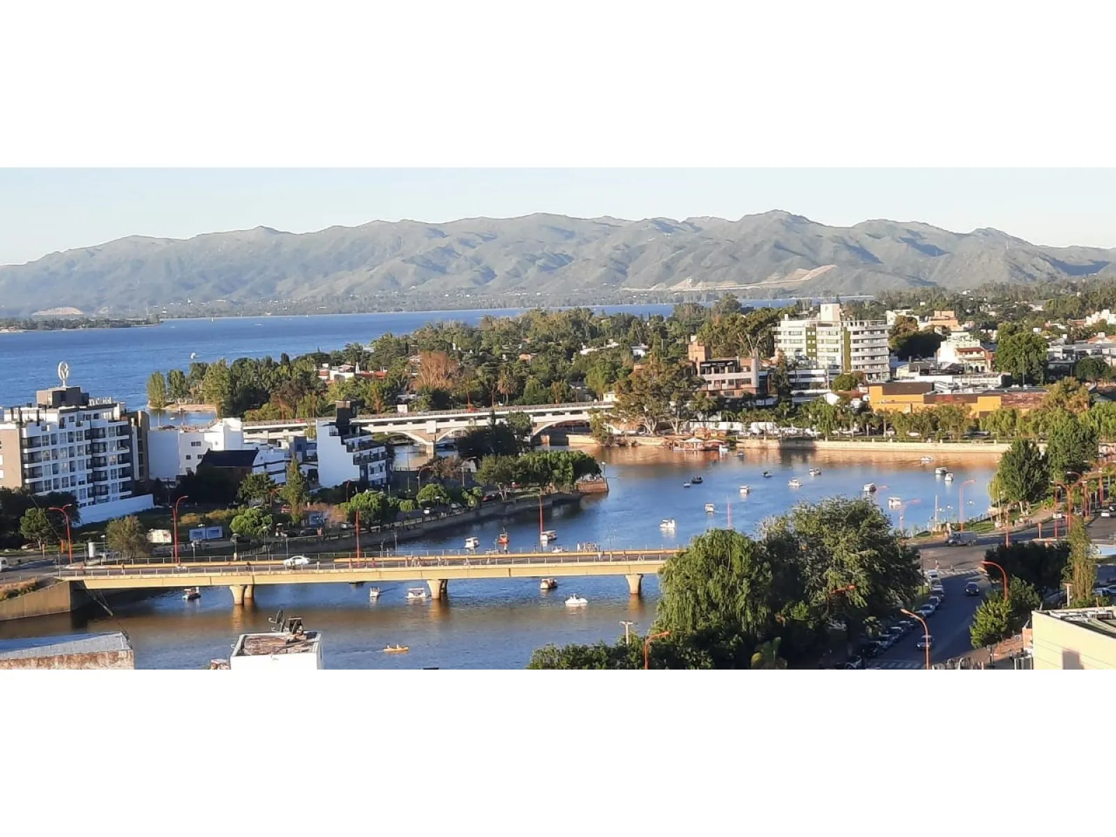 Galería Acuario 2 Dorm amoblado C/Cochera   - Villa Carlos Paz Centro