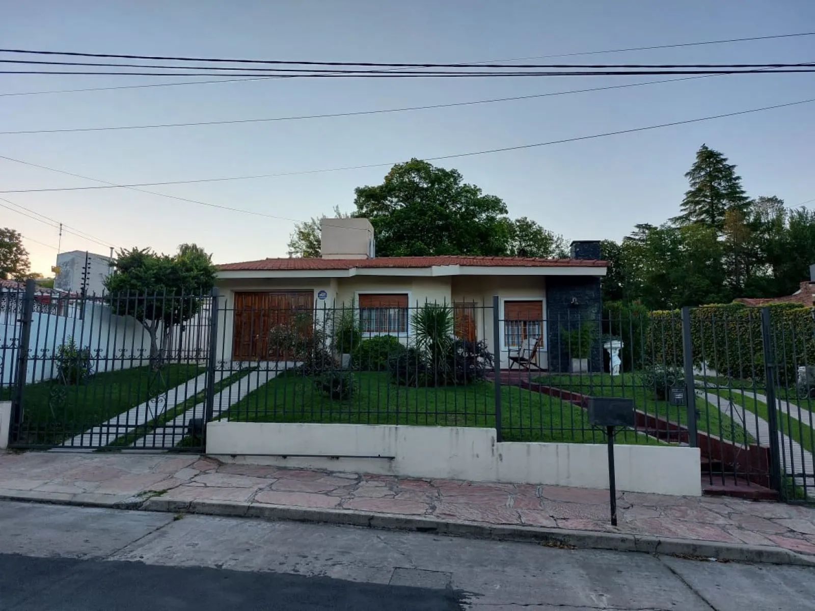 Hermosa Casa con Patio en Venta - Villa Carlos Paz