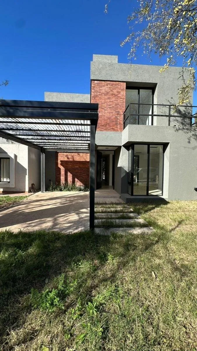 Duplex 2 Dormitorios en Villa Catalina, Río Ceballos, con Seguridad.