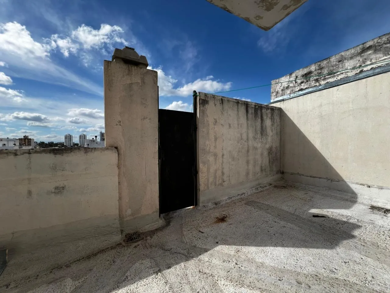 Departamento en Venta de 2 dormitorios en Gral. Paz Terraza propia. Se recibe me...