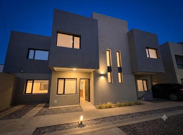 Casa · 132m² · 5 Ambientes · 2 Cocheras