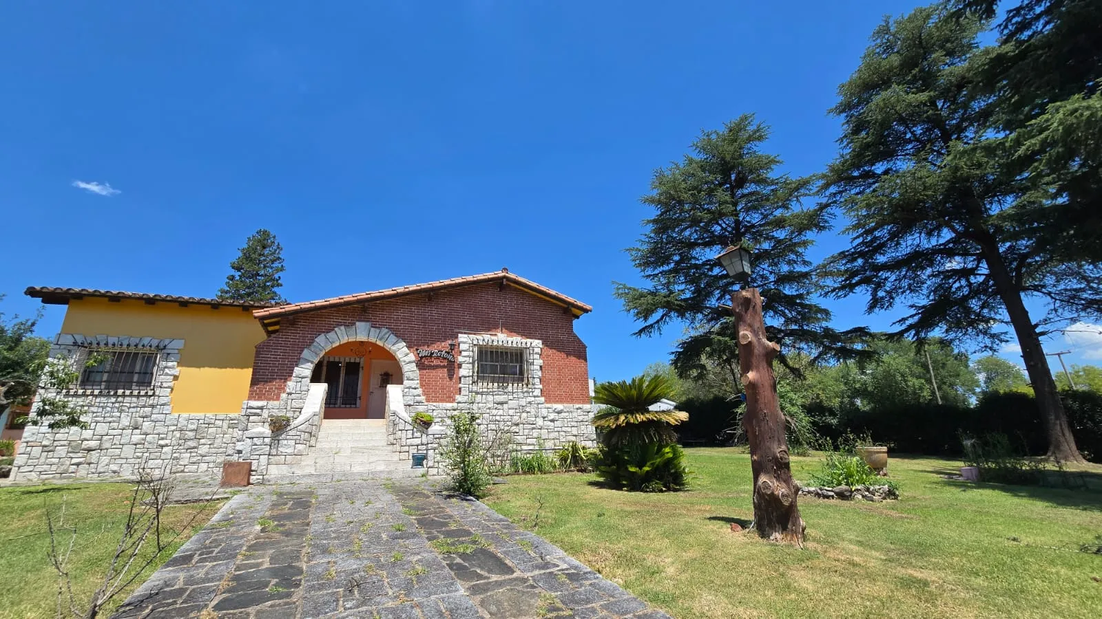 CASA DE ESTILO COLONIAL MOLINARI
