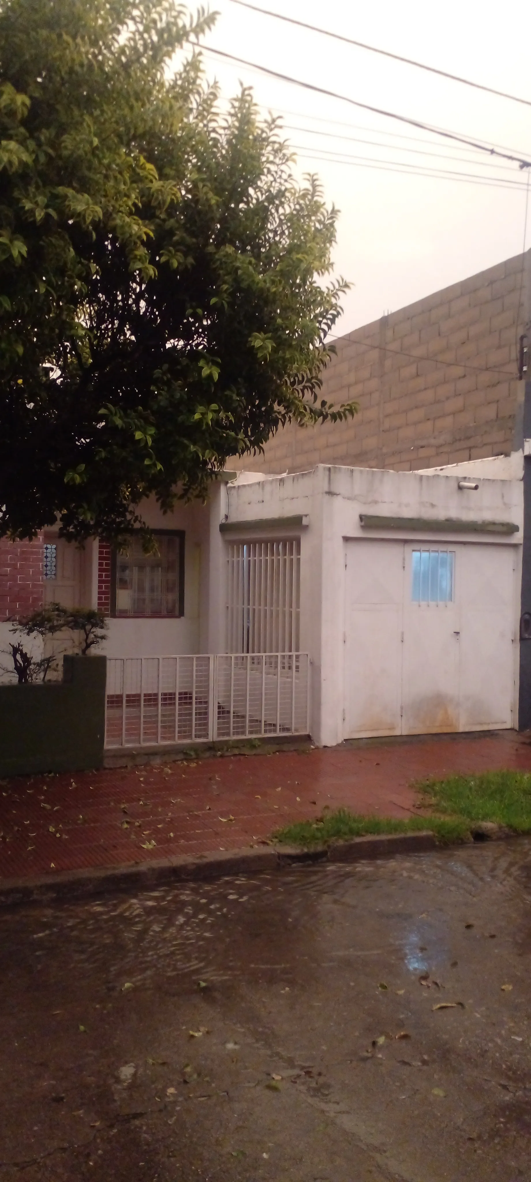 Se vende casa dos dormitorios el Barrio Altamira