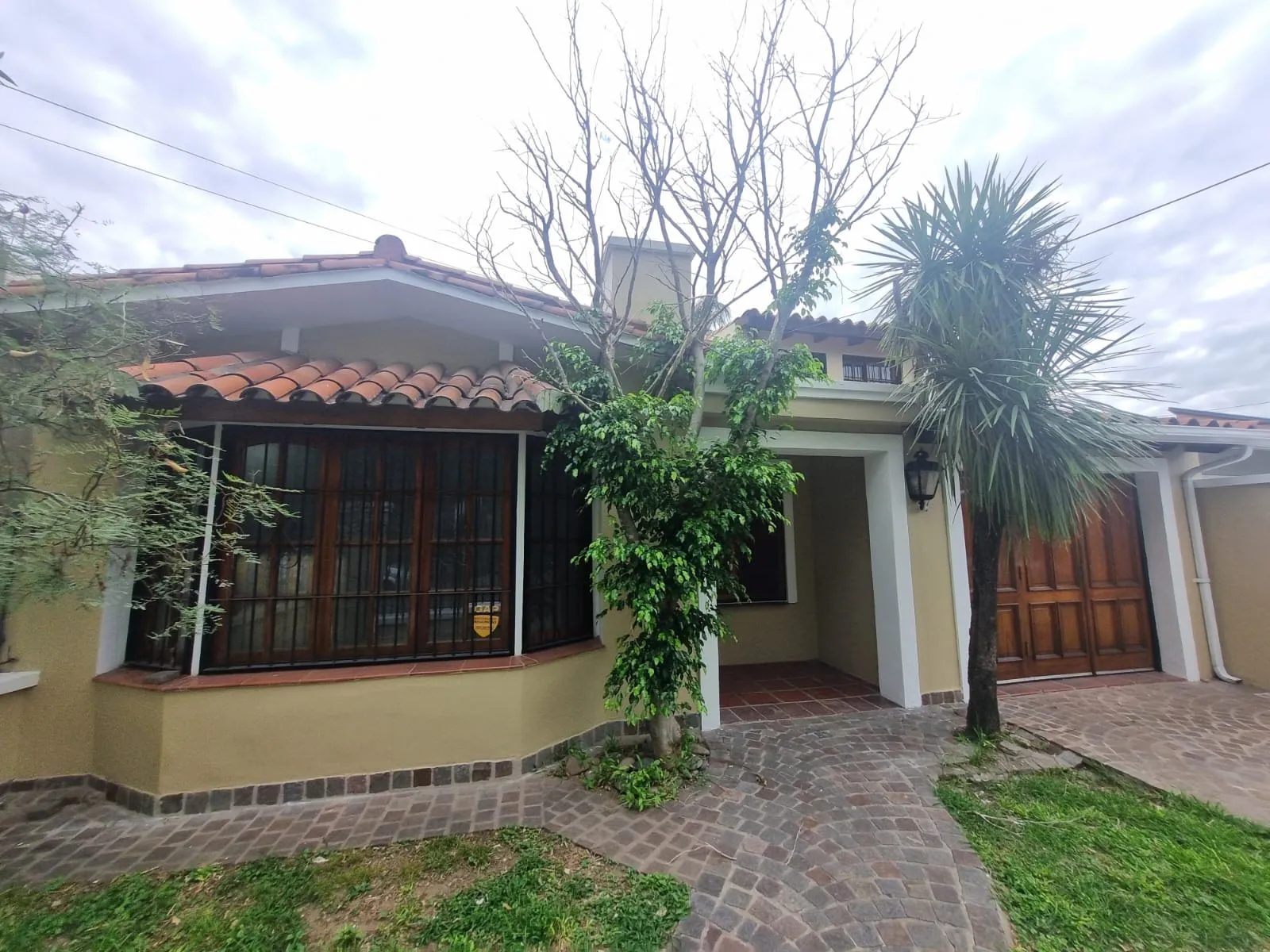 VENTA CASA - 2 DORM. 2 BAÑOS. COCHERA Y PATIO - GRANJA DE FUNES A M Av. NUÑEZ