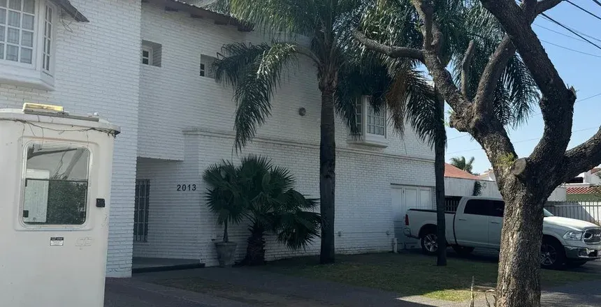 CASA EN VENTA CON PILETA CLIMATIZADA/ 4 DORMIT/CERRO DE LAS ROSAS