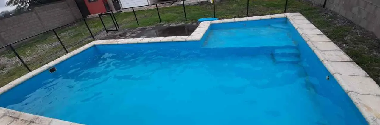 VENDO EXCELENTE DÚPLEX IMPECABLE CON PISCINA Y QUINCHO Y PATIO PROPIO