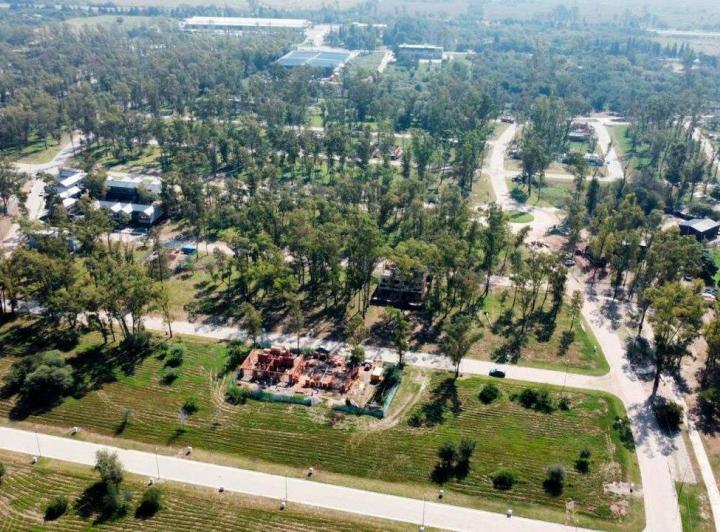 Terreno · 250m² · 1 Ambiente · 1 Cochera