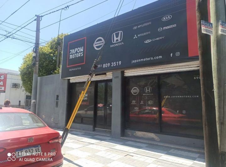 Local comercial · 203m² · 5 Cocheras