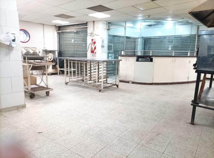 Local comercial · 240m²