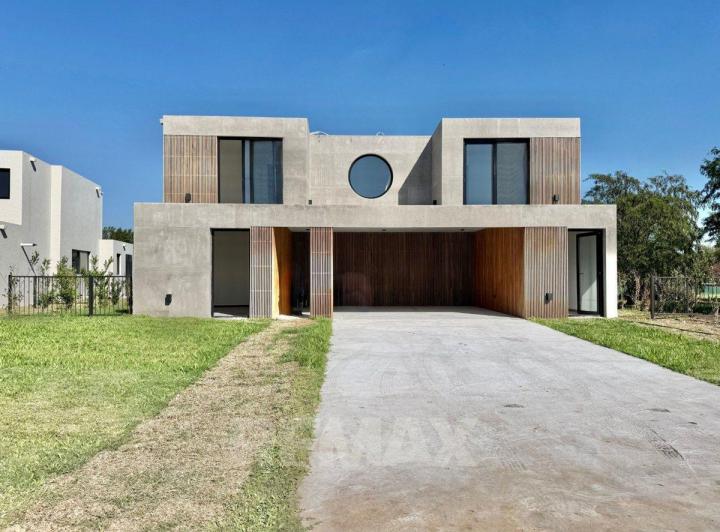 Casa · 265m² · 5 Ambientes · 1 Cochera