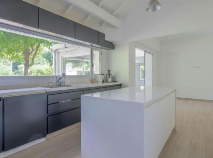 Casa · 346m² · 8 Ambientes · 1 Cochera