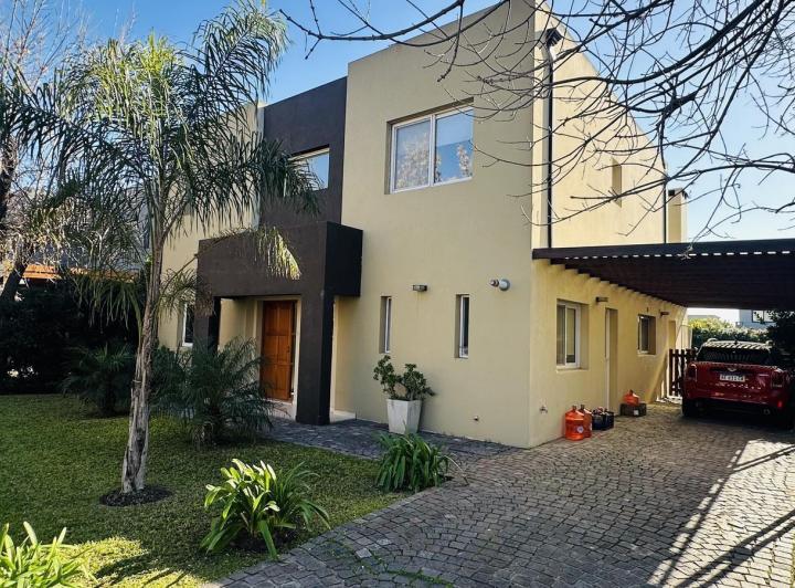 Casa · 163m² · 5 Ambientes · 2 Cocheras