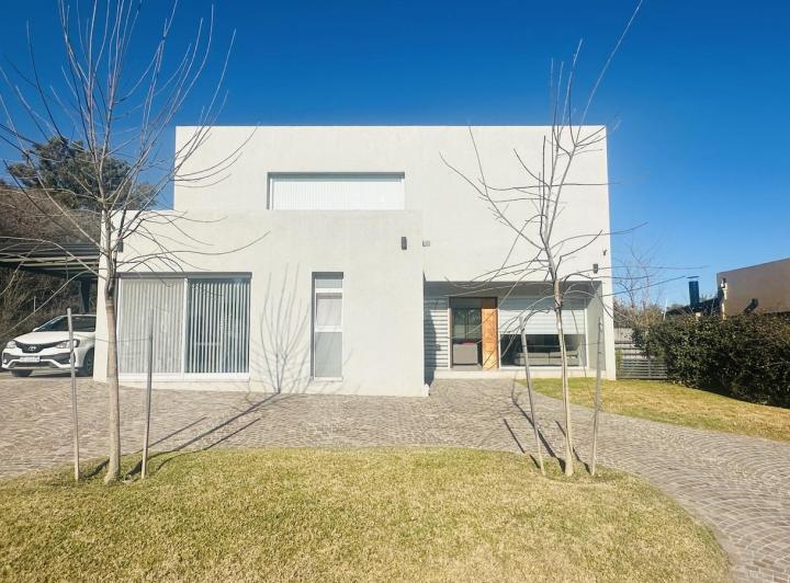 Casa · 195m² · 5 Ambientes