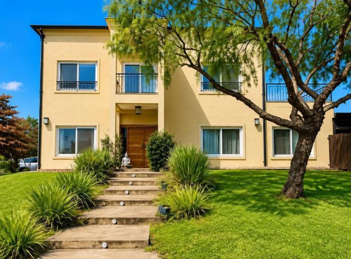 Casa · 253m² · 6 Ambientes