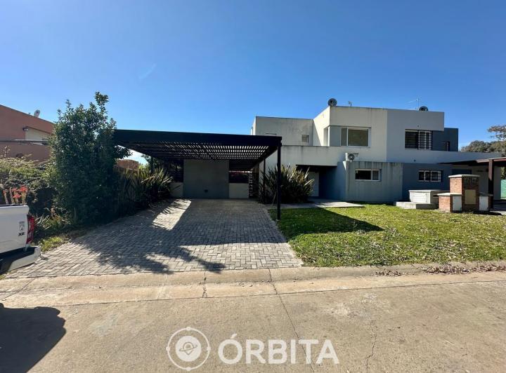 Casa · 146m² · 4 Ambientes · 2 Cocheras