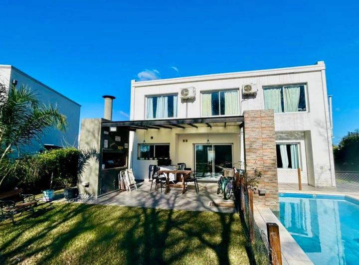 Casa · 150m² · 4 Ambientes · 2 Cocheras