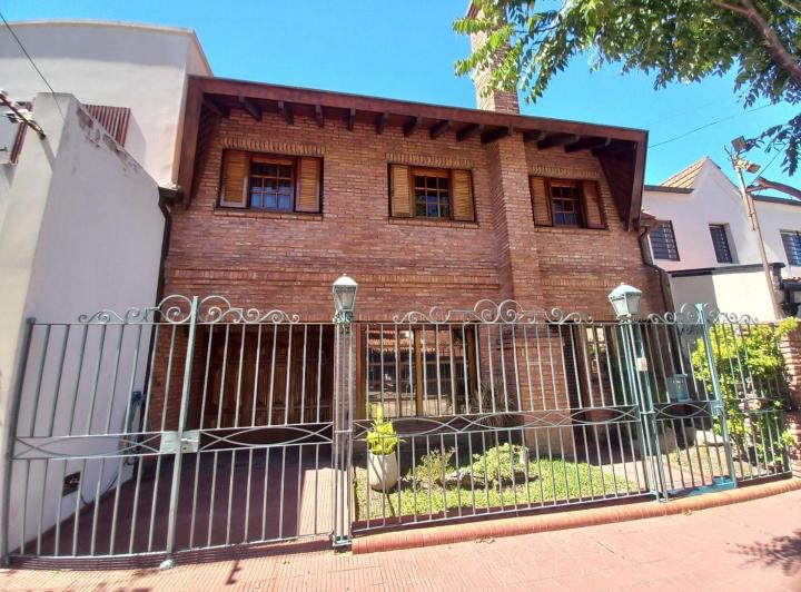 Casa · 172m² · 5 Ambientes · 1 Cochera