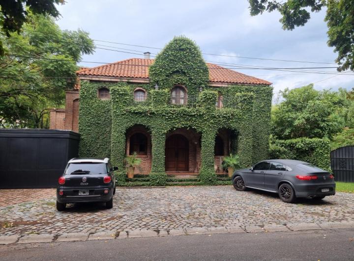 Casa · 348m² · 5 Ambientes · 5 Cocheras