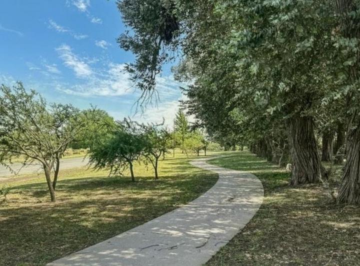 Casa · 230m² · 6 Ambientes · 2 Cocheras