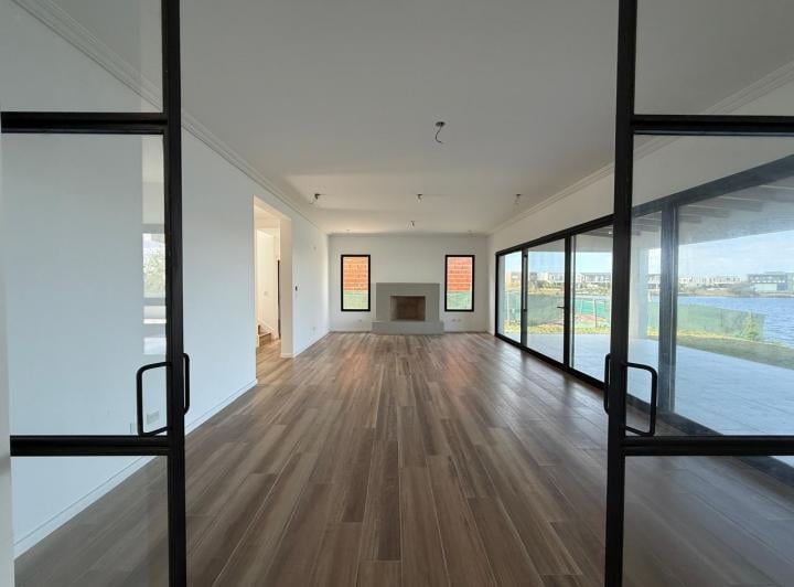 Casa · 230m² · 7 Ambientes · 4 Cocheras
