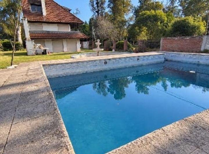 Casa · 215m² · 6 Ambientes · 1 Cochera