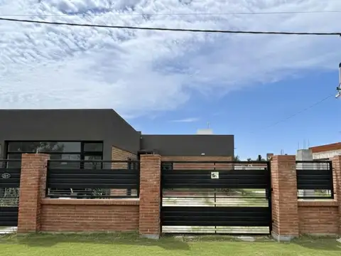 Casa en Venta en Punta Chacra, Roldan