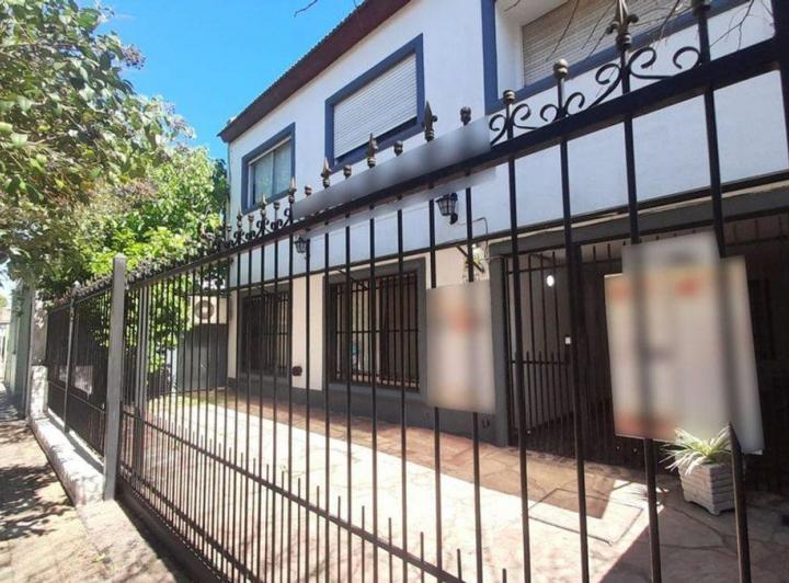 Casa · 178m² · 7 Ambientes · 3 Cocheras