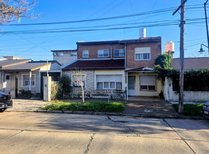 Casa · 166m² · 5 Ambientes · 1 Cochera