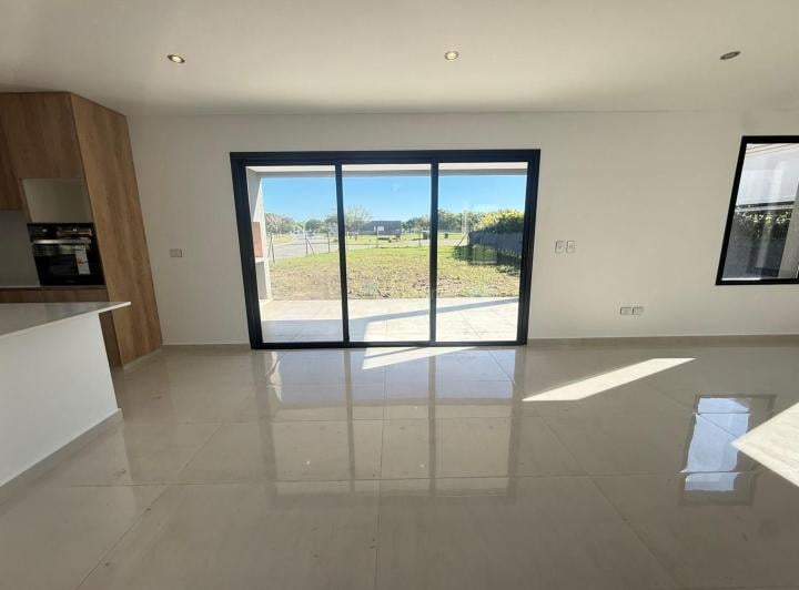 Casa · 151m² · 5 Ambientes · 2 Cocheras