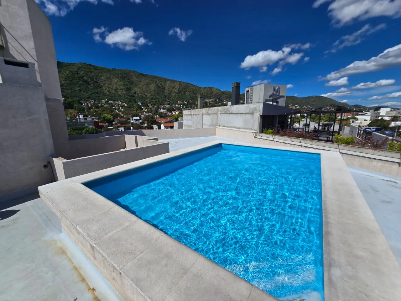 Venta: Departamento - 1 Dormitorio - Cochera, Pileta - Centro - Carlos Paz
