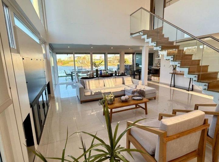 Casa · 292m² · 5 Ambientes