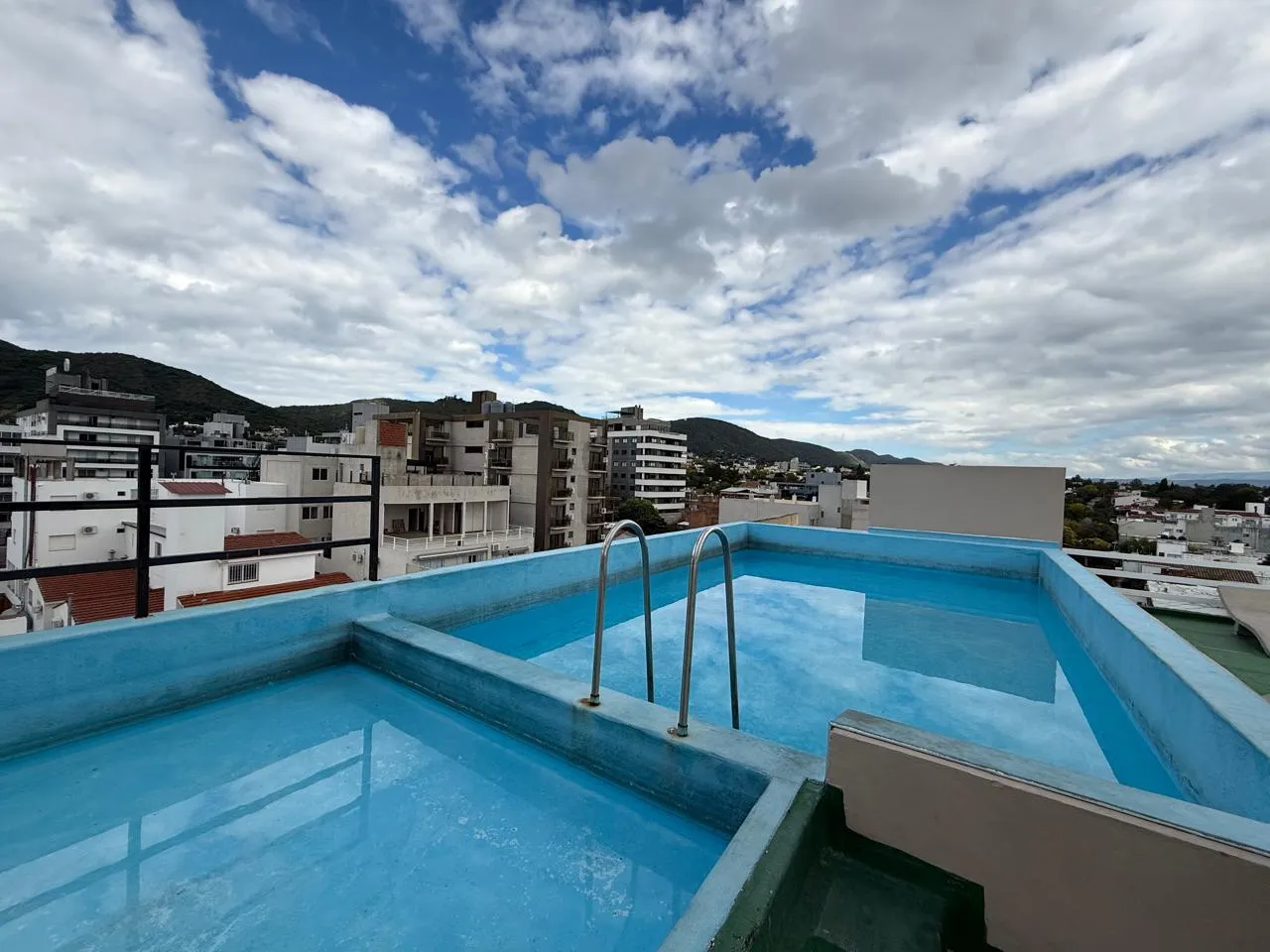 Venta: Departamento - 2 Dormitorios - Pileta, Cochera, Asadores - Carlos Paz