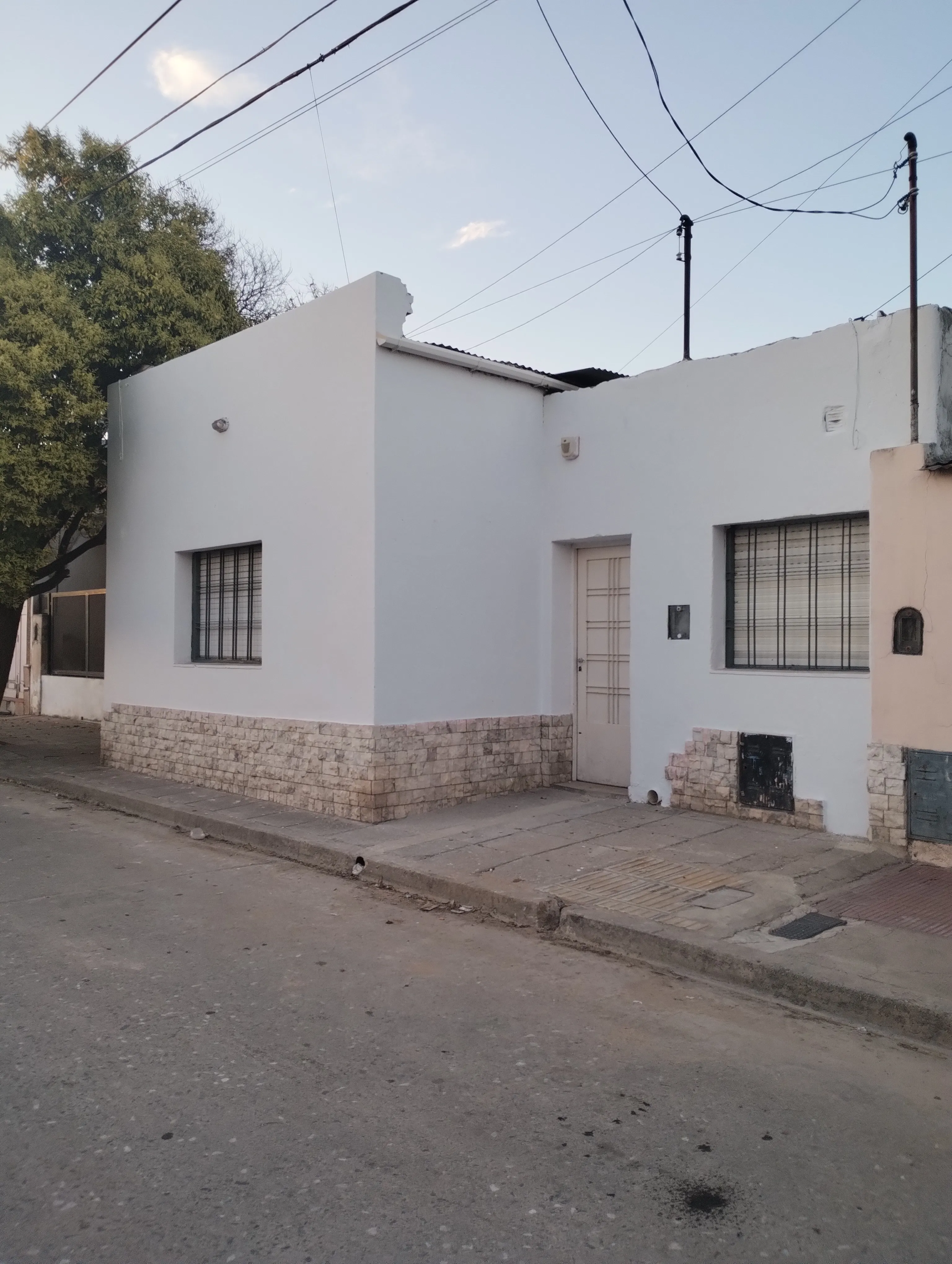 En venta casa con gas natural y patio amplio