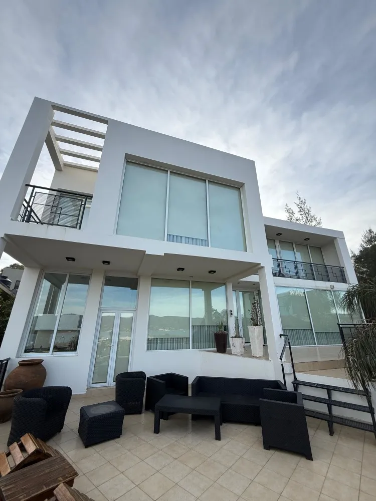 ¡Viví con Vista al Lago! – Casa en Venta amoblada