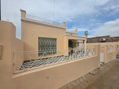 Casa de 3 habitaciones. centro de villa krause