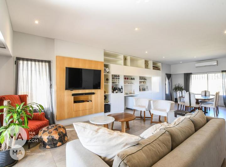 Casa · 267m² · 6 Ambientes · 2 Cocheras