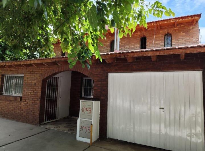 Casa · 100m² · 6 Ambientes · 1 Cochera