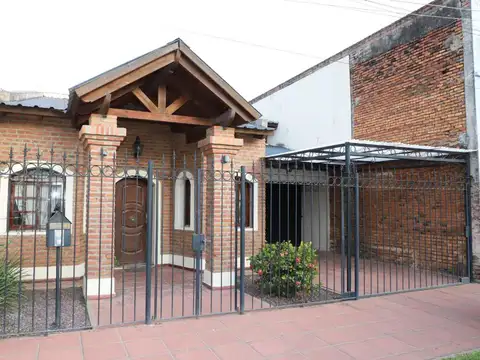 ¡casa en venta, 8 ambientes! bella vista ctes.