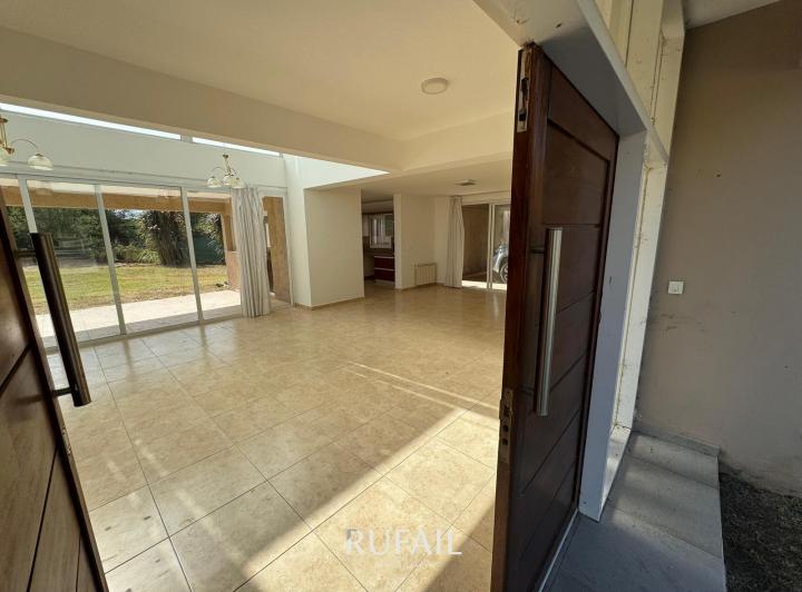Casa · 300m² · 5 Ambientes · 1 Cochera