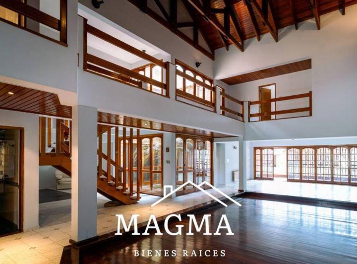 Casa · 519m² · 11 Ambientes · 2 Cocheras
