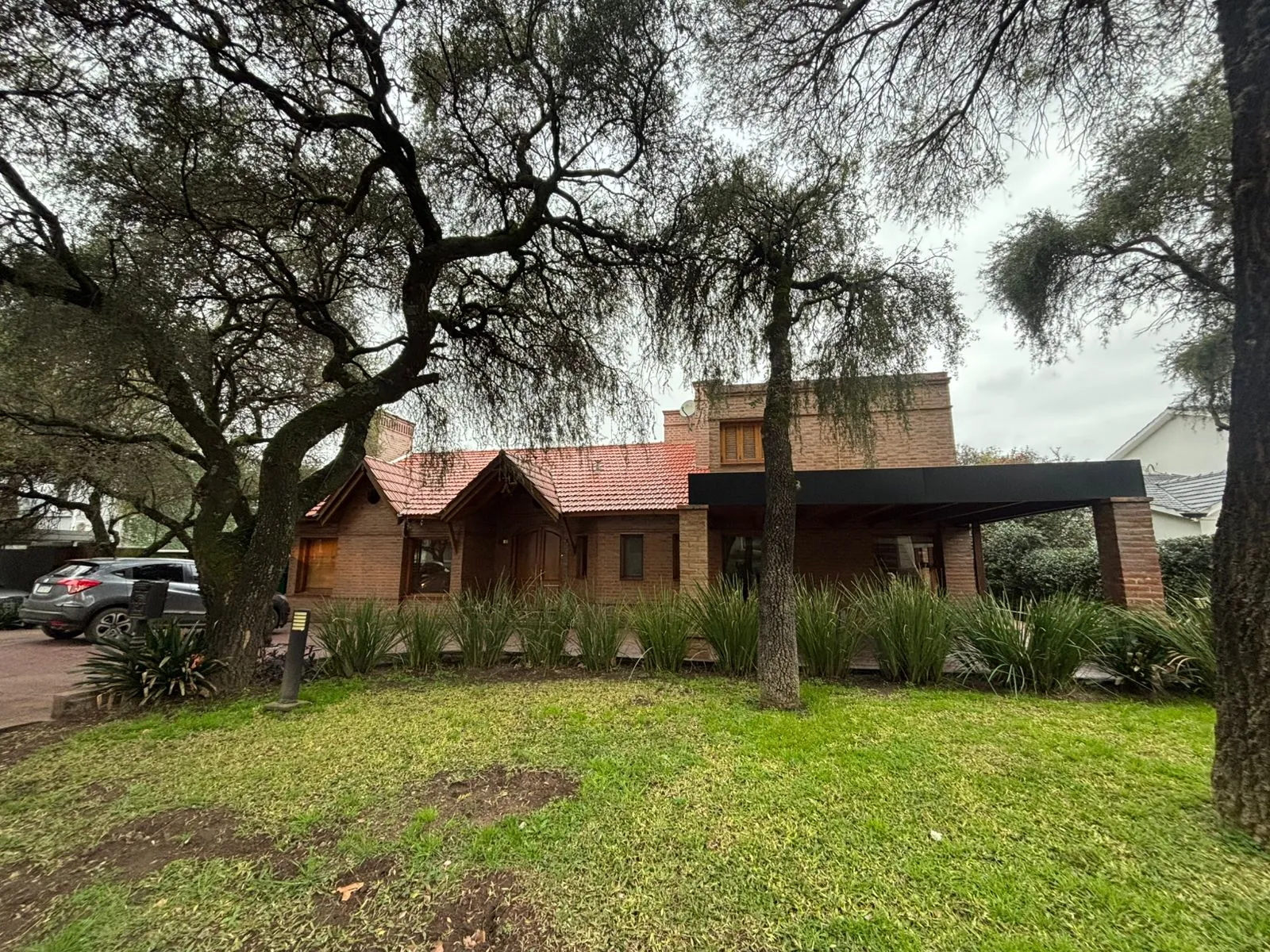 Casa en Venta en Barrio Lomas de la Carolina - con dos suites en Planta Baja