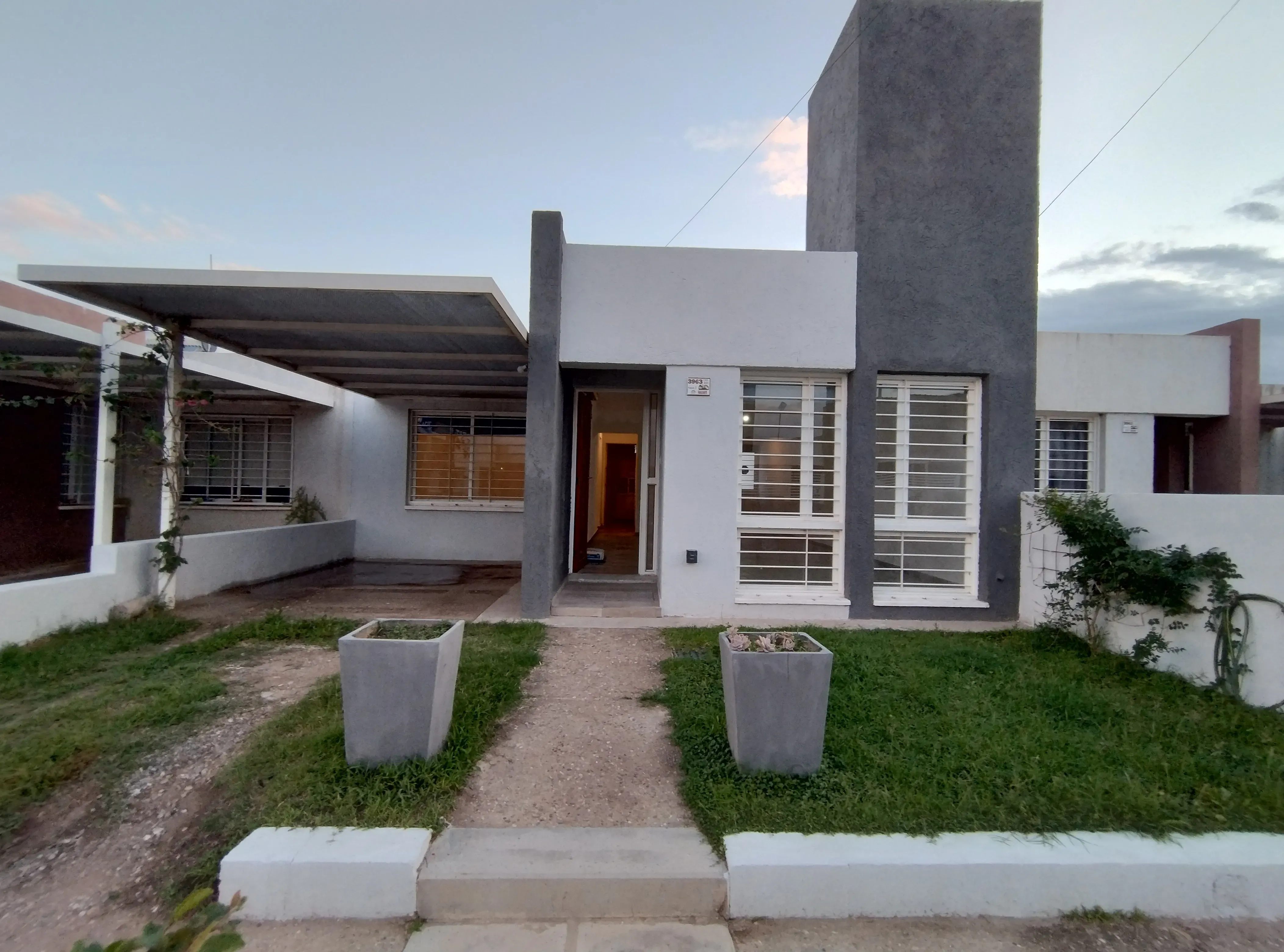 VENDO CASA DE 1 DORMITORIO EN B° UNIVERSITARIO DE HORIZONTE!!! U$D 59.000