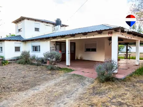 Casa con pileta venta zona aeropuerto