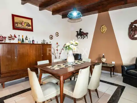 Casa venta o permuta con pileta acepta vehiculo