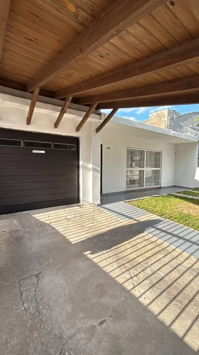 VENTA CASA 3 DORMITORIOS BARRIO RESIDENCIAL SAN ROQUE SOBRE AV FUERZA AEREA