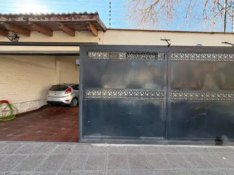Venta casa excelente estado con pileta